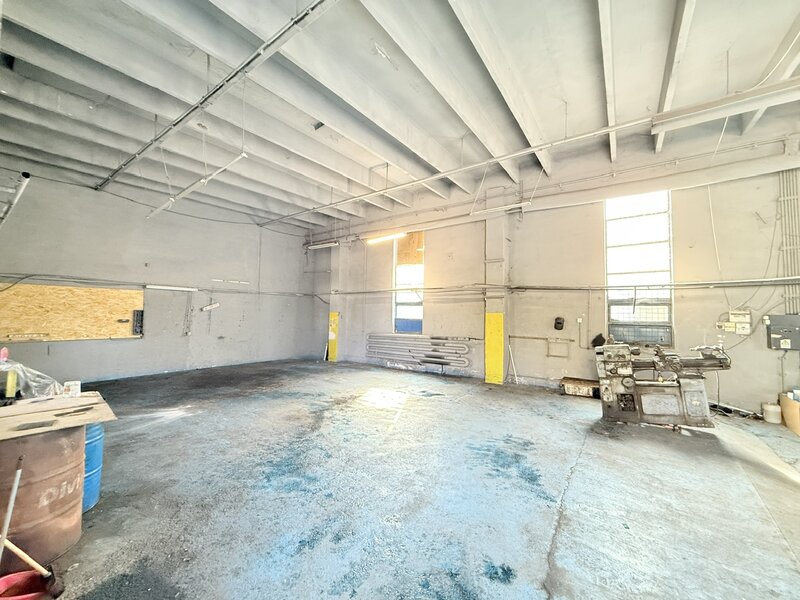 Obor - Veranda Mall/ Spatii industriale/ Comerciale 142mp si 222mp - Parter