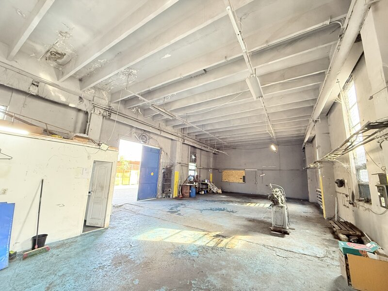 Obor - Veranda Mall/ Spatii industriale/ Comerciale 142mp si 222mp - Parter
